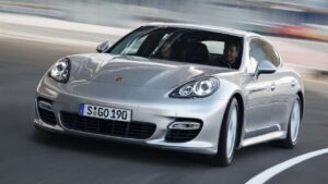 Porsche-Panamera-2009-zaveseni-kol