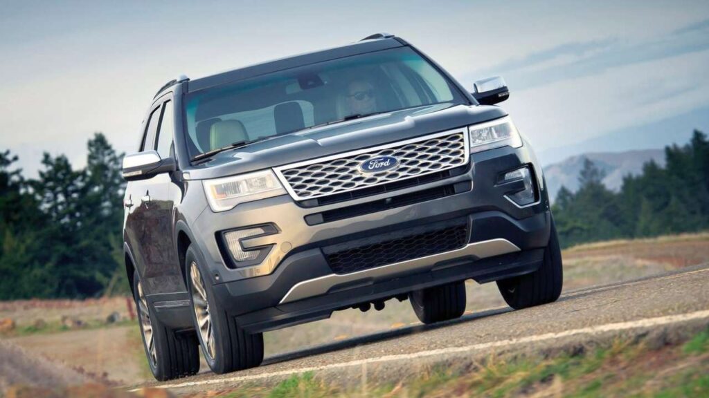 Ford-Explorer-2019-A-sloupek