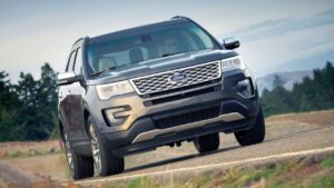 Ford-Explorer-2019-A-sloupek