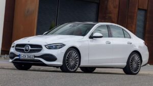 Mercedes-Benz-C-Class-2023-pojistka-pozar