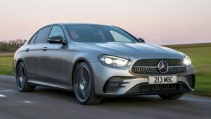 Mercedes-Benz-E-Class-2023-pojistka-pozar