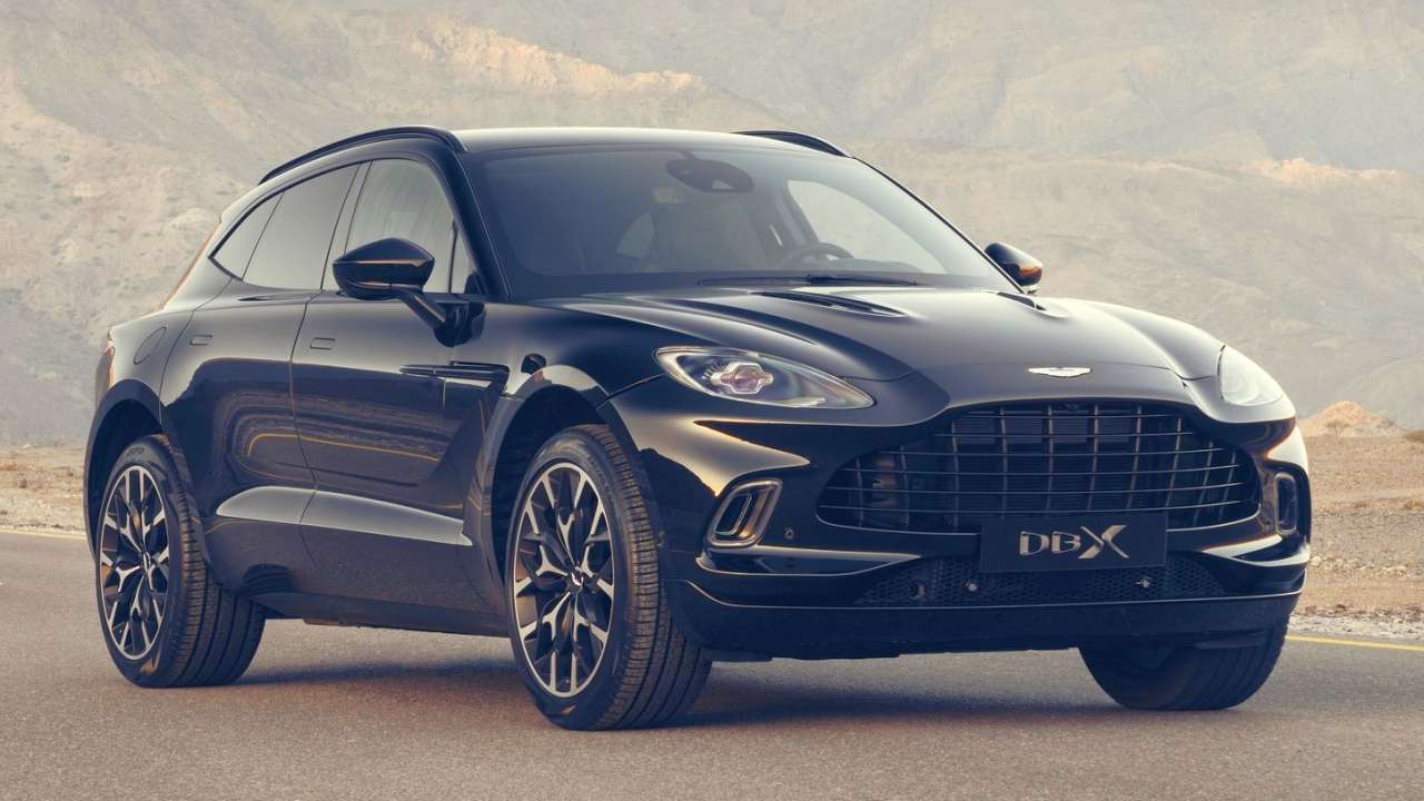 Aston-Martin-DBX-dve-svolavaci-akce-kba