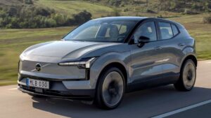 Volvo-EX30-2024-centralni-displej