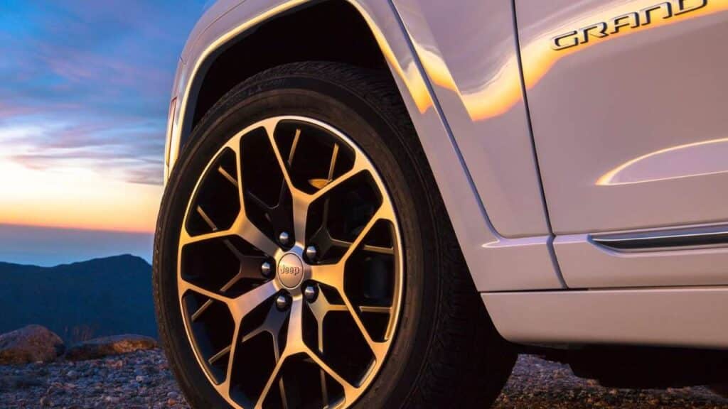 Jeep-Grand-Cherokee-kolo-muze-upadnout