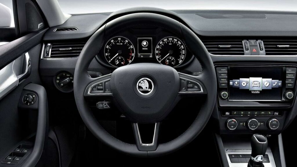 Skoda-Octavia-ridic-airbag-svolavaci-akce