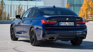 BMW-3-2018-2020-motor-pozar