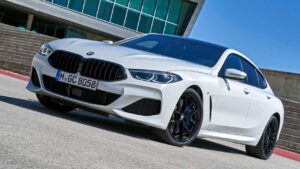 BMW-8-2018-2020-motor-pozar
