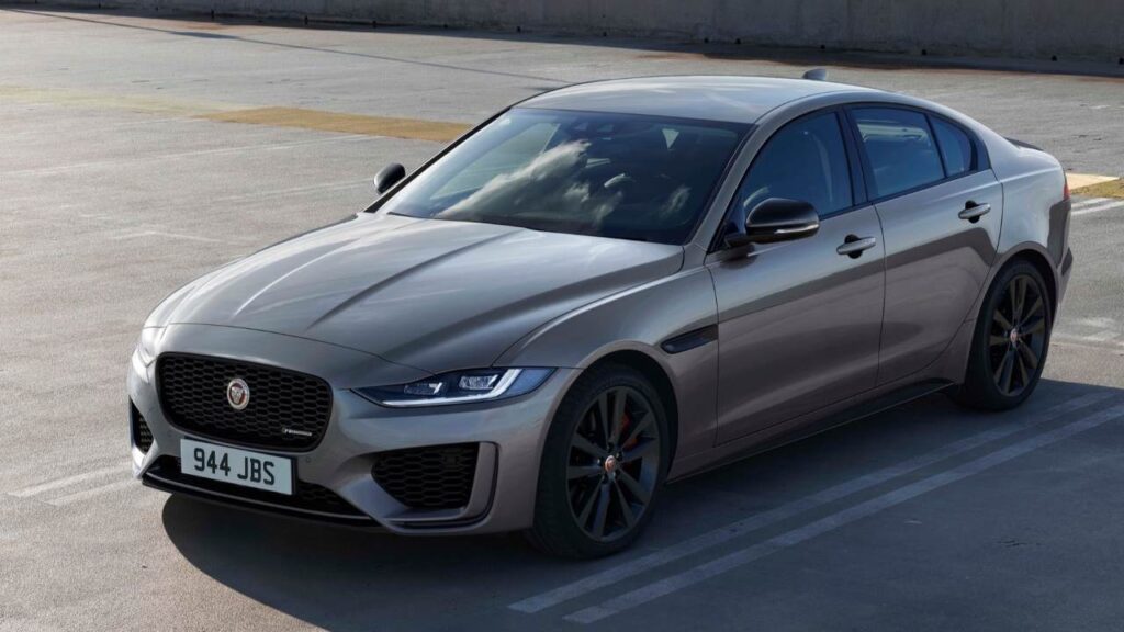 Jaguar-XE-2021-2025-motor-havarie