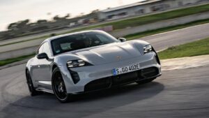 Porsche-Taycan_2024-pasy-zraneni