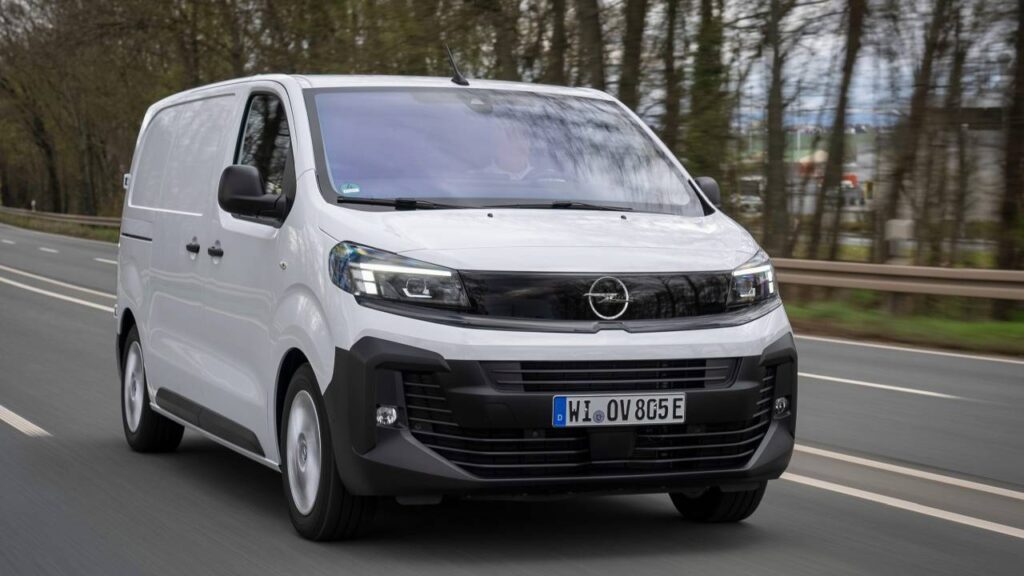 Opel-Vivaro-2024-zadni-pruziny