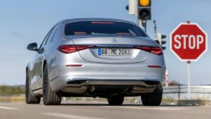 Mercedes-Benz-S-Class-vyfuk-pozar