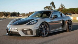 Porsche-Cayman-GT4-RS-2024-centralni-matka-kola