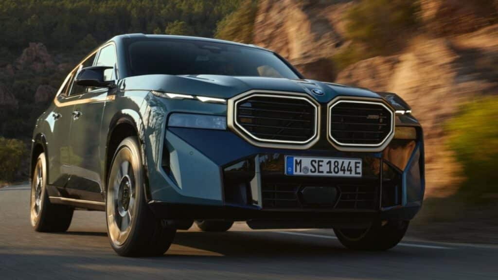 BMW-XM-2022-2024-brzdy-havarie