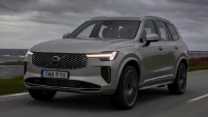 Volvo-XC90-2025-svetlomety-selhani