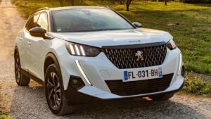 Peugeot-2008-2022-2023-elektronika-havarie