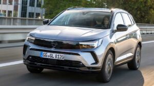 Opel-Grandland-2024-palivo-pozar