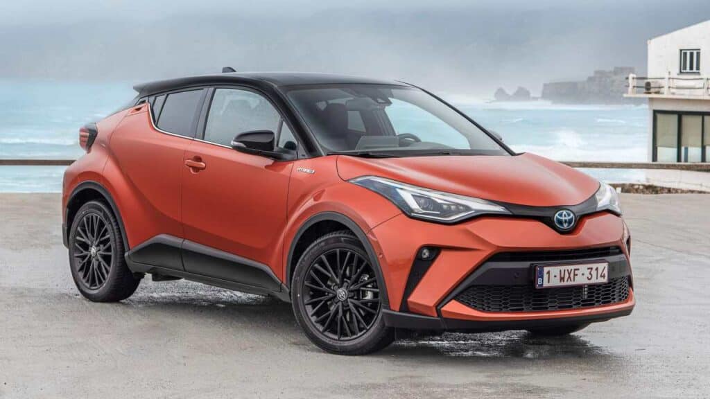Toyota-C-HR-2020-palivo-pozar