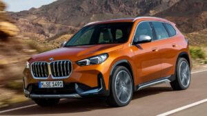 BMW-X1-2024-b-sloupek