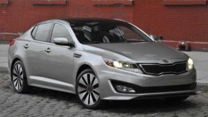 Kia-Optima-2011-pozar
